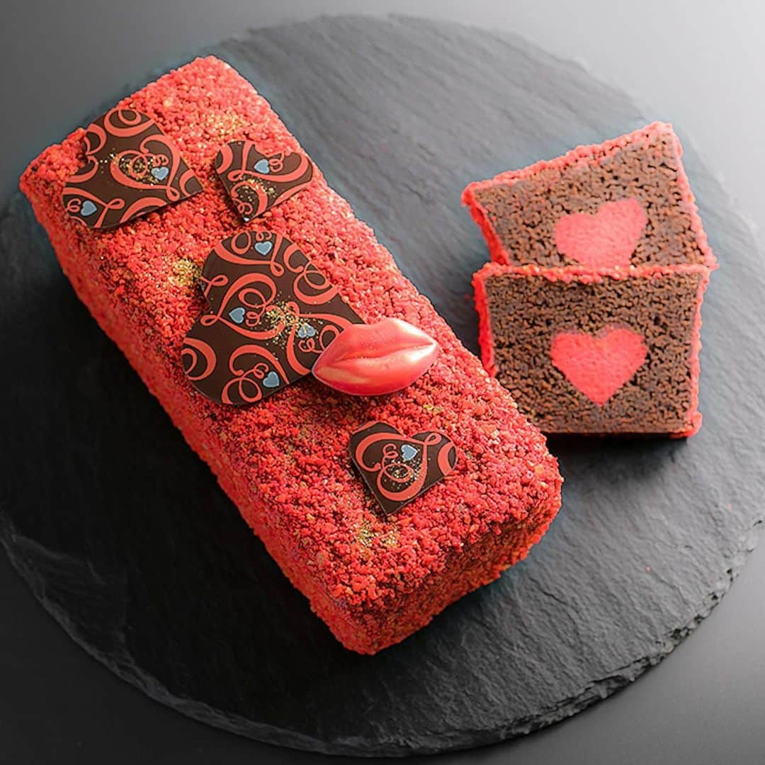 スイスホテルロマンスのインスタグラム：「情熱の赤。内に秘めた❤️は貴女の想いを形にしているスイーツです。 スイスホテル南海大阪の#バレンタインスイーツ をどうぞ。 Passion red.  It is a sweet that has the shape of ❤️ in your heart.  Enjoy #Valentine Sweets at Swissotel Nankai Osaka. #バレンタイン  #バレンタインデー  #テイクアウトスイーツ  #スイスホテル花嫁  #スイスホテル南海大阪  #スイスホテルウエディング  #スイスホテルロマンス  #大阪結婚式  #ホテルウエディング  #ホテル婚  #なんば  #なんば駅  #valentine  #valentines  #sweets  #swissotelnankaiosaka  #swissotelwedding  #swissotelromance  #osakawedding  #wedding  #hotelwedding  #swisshospitality  #osaka  #osakajapan」