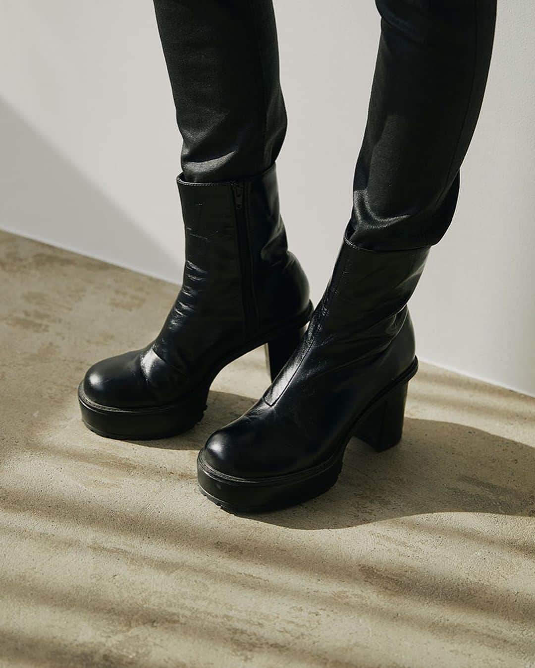 Ameri vintageさんのインスタグラム写真 - (Ameri vintageInstagram)「02.02(tue)12:00 LADY SHARK SOLE BOOTS will be released. . #ameri #amerivintage #shopping #fashion #japan #boots」2月1日 19時15分 - amerivintage