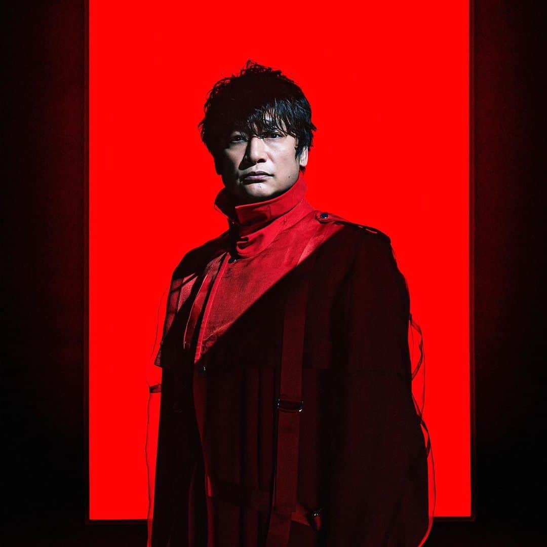 香取慎吾さんのインスタグラム写真 - (香取慎吾Instagram)「ドラマ 『 #アノニマス 』 本日22時 第二話放送です。 #テレビ東京 ドラマ終了後 23時 配信リリースされた主題歌 『 #Anonymous 』のミュージックビデオが  YouTube 『 #SHINGOKATORI 』で公開されます。  是非ご覧ください。 #香取慎吾 #WONK」2月1日 19時16分 - katorishingo_official