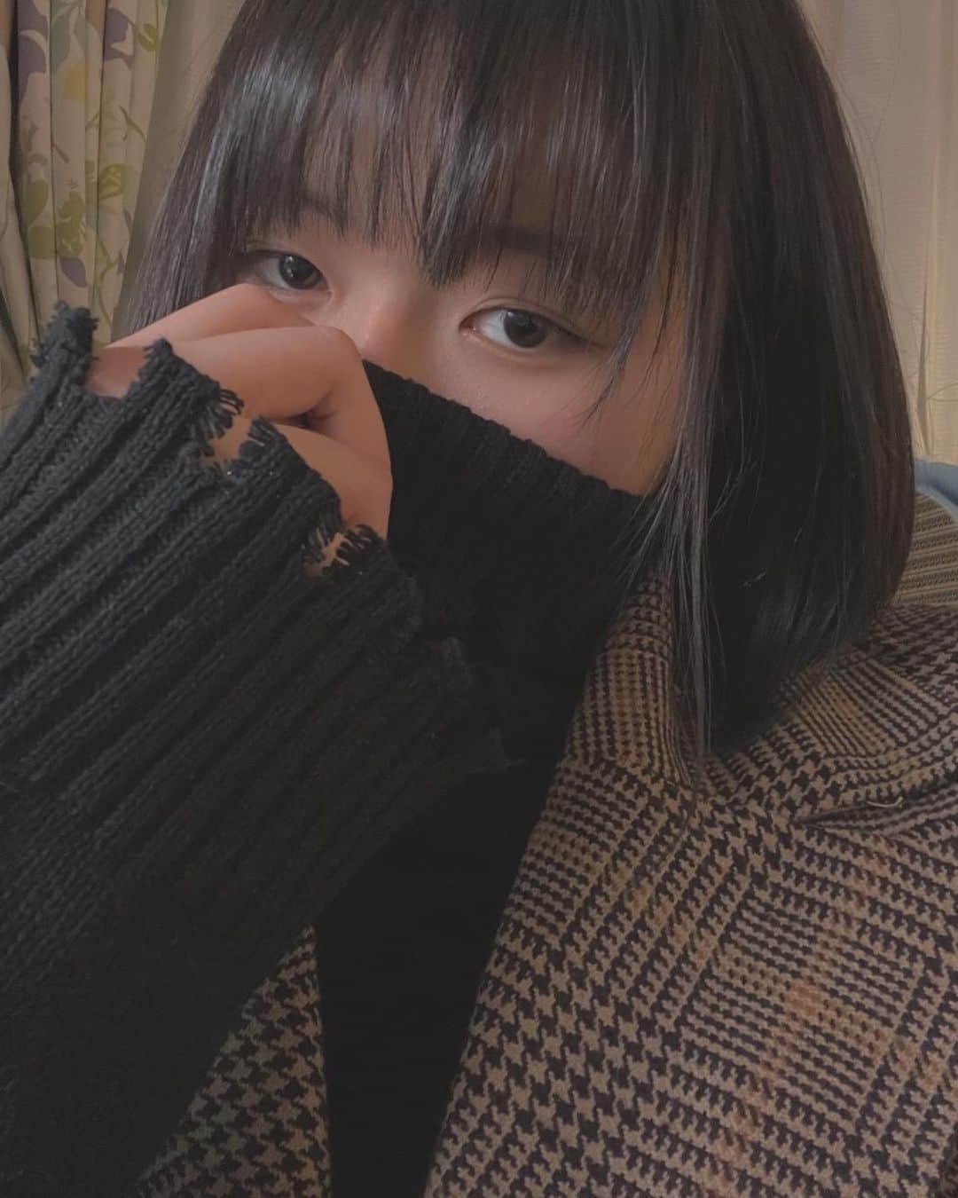 のインスタグラム：「. もうすぐ高校生になるので少し背伸びしてみました~☻」