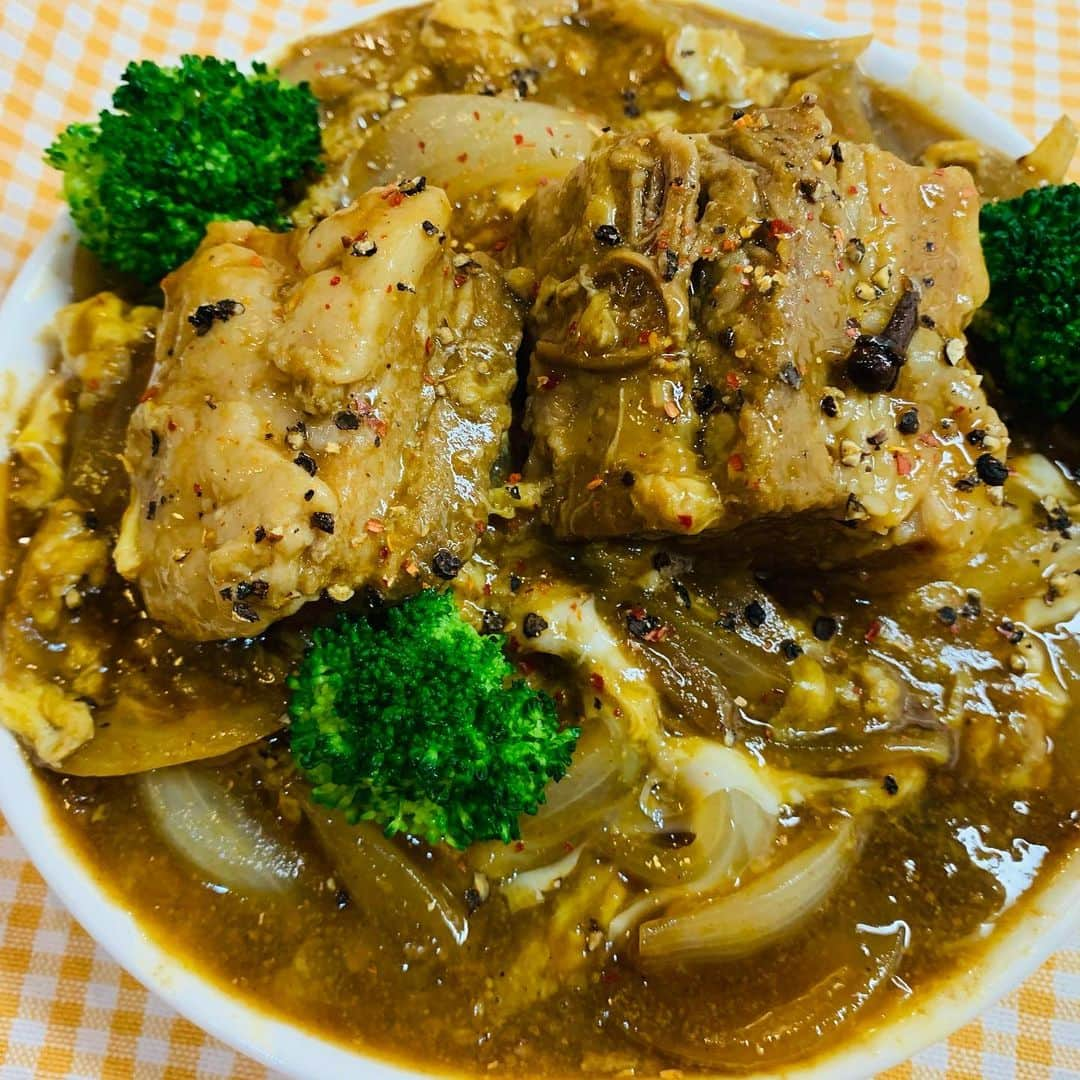 一条もんこさんのインスタグラム写真 - (一条もんこInstagram)「カレー角煮丼。  カレー粉有効活用。あんかけたまりません、、！ #カレー#curry#自作#角煮カレー#カレー粉#カレーパウダー#カレー丼#スパイス#スパイス料理#あんかけ#どんぶり#まかない#カレー粉有効活用#欲望のままに#一条もんこ」2月1日 19時25分 - monko1215