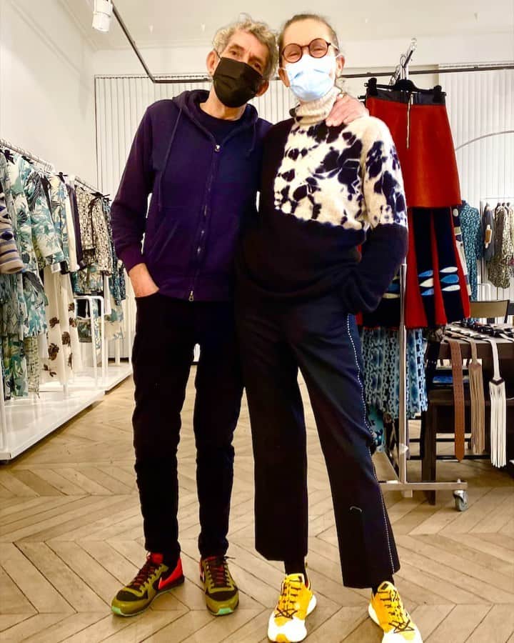 のインスタグラム：「Always wonderful to welcome our dear friend Genevieve from luxury designers store in Bruxelles @jean_paul_barriol_store at the mimi Liberté prefall collection this morning #michelklein #mimiliberté #prefall #pf2021 #pfw #showroom #bruxelles #style」