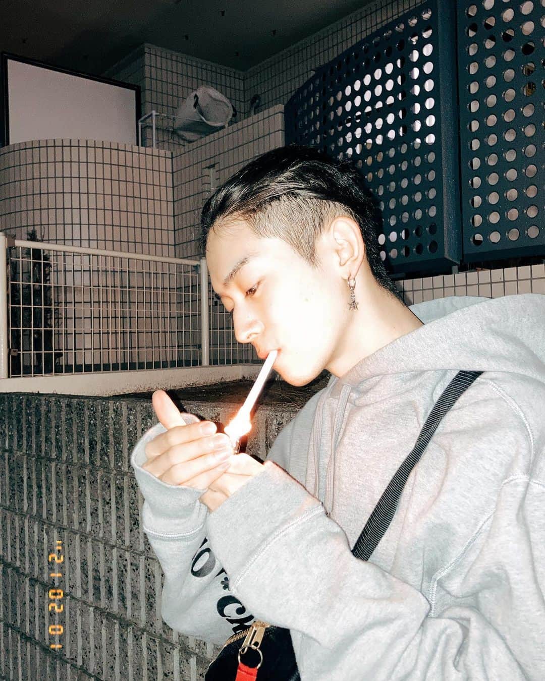 鈴村梨公のインスタグラム：「ZIPPO買ったけど見えてない😢 #ストリート #overprint #yoru #gram」
