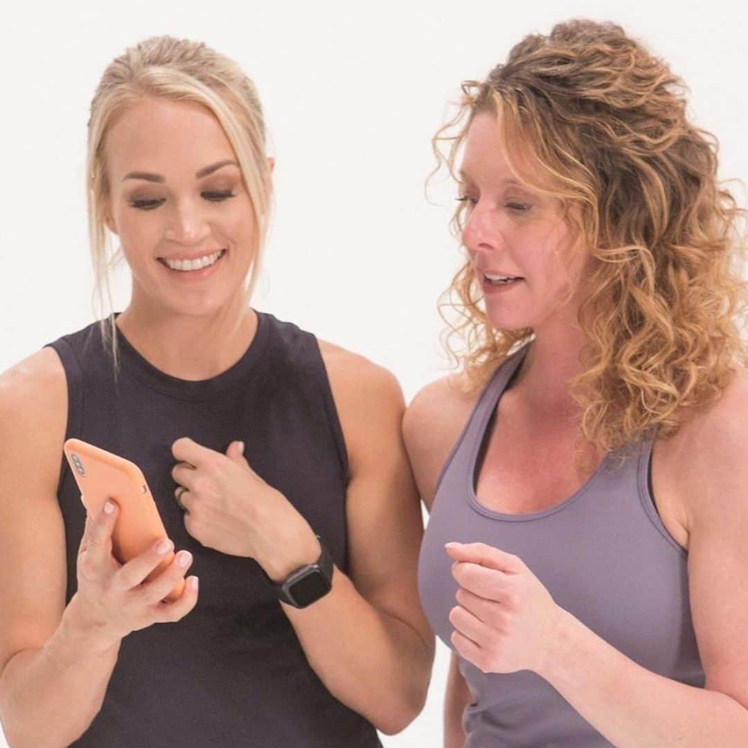 キャリー・アンダーウッドのインスタグラム：「Happy birthday to my friend and trainer, @eveoverlandfitness ! May your birthday be just like you...fun, sweet, uplifting, understanding, encouraging and so much more! I hope you’re doing the things you love (like burpees). ❤️❤️❤️🎂🎂🎂🎁🎁🎁🏋️‍♀️🏋️‍♀️🏋️‍♀️💪💪💪」