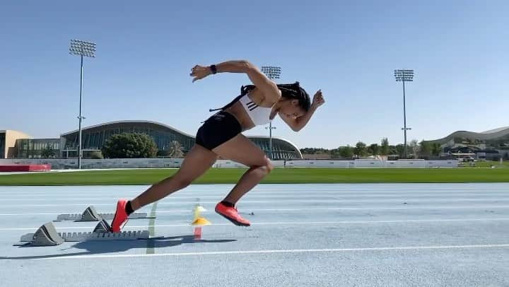 アシュリー・ネルソンのインスタグラム：「Heading into February like ...   Pisces SNZ ♓️  #sprint #speed #pisces #athlete #adidas #dubai #london #workout #workoutmotivation #silhouettechallenge #silhouette」