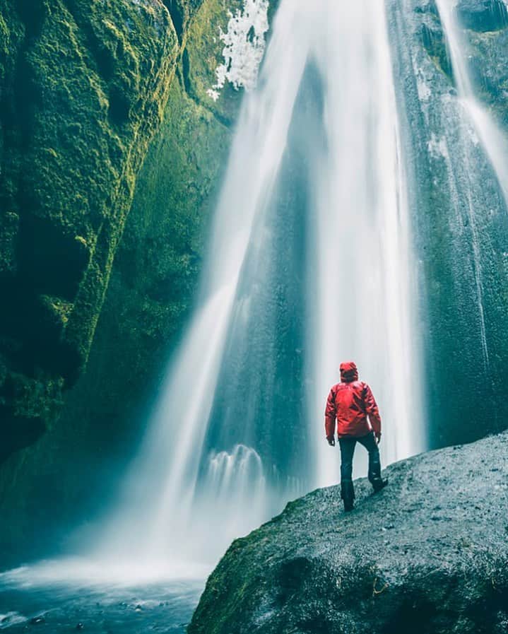 Lonely Planetのインスタグラム：「Iceland is on the bucket list of many and rightfully so. With so many waterfalls and glaciers it seems mythically beautiful.   Travelers dreaming of Iceland may be pleased to know that qualifying visitors can bypass its requirement for testing and quarantine, once they can demonstrate proof of vaccination against COVID-19. Tap the link in our bio to discover all of the details.」