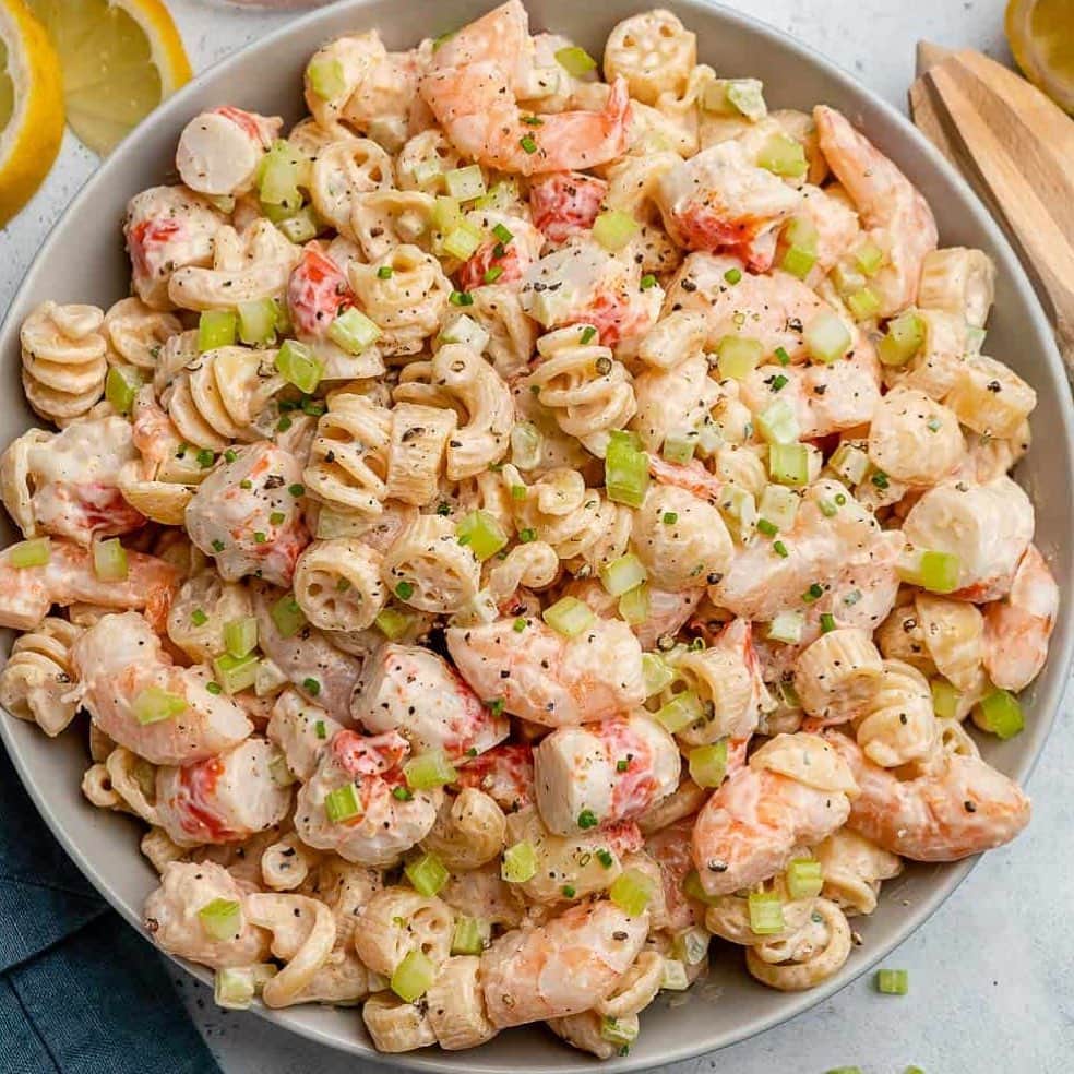 Sharing Healthy Snack Ideasのインスタグラム：「Shrimp pasta salad is so good 😍  recipe link in our bio @befitsnacks」