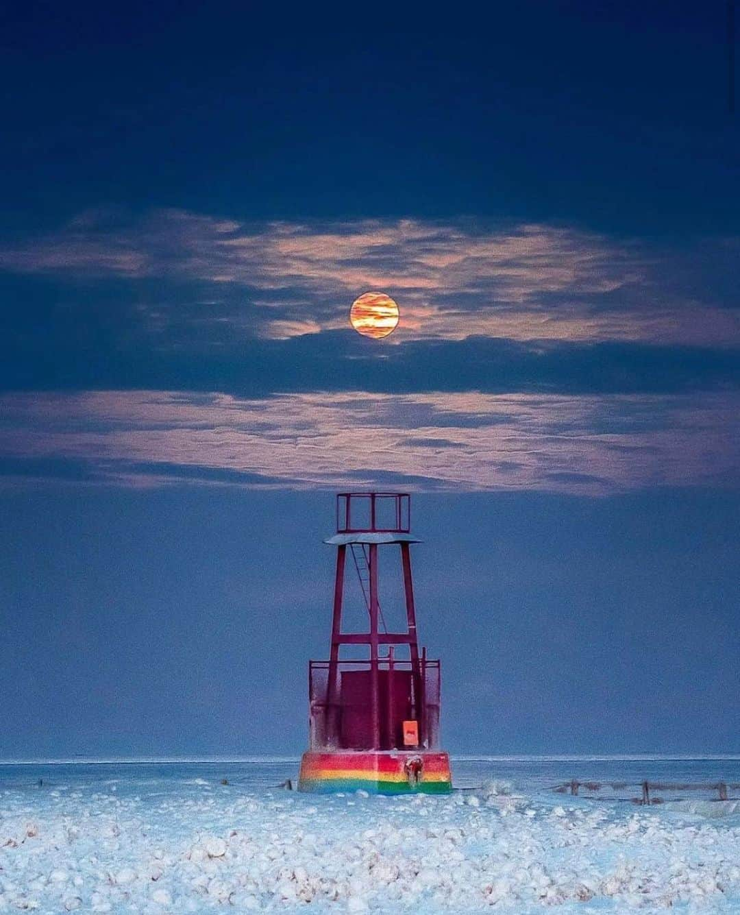 Instagramersさんのインスタグラム写真 - (InstagramersInstagram)「First full moon in Chicago by @v_as_victor and @igerschicago ✨🌕✨📸✨ #igerschicago #igersusa #igers」2月2日 5時46分 - igers