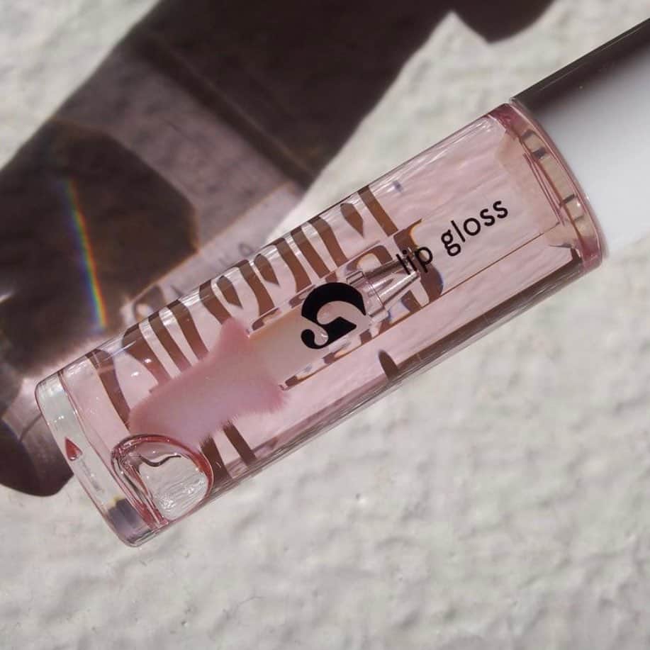 Glossierのインスタグラム：「That fuzzy doe-foot applicator right there? It scoops up juuust the right amount of gloss, leaving you only 1 swipe away from instant glassy (and never goopy) shine 👄」