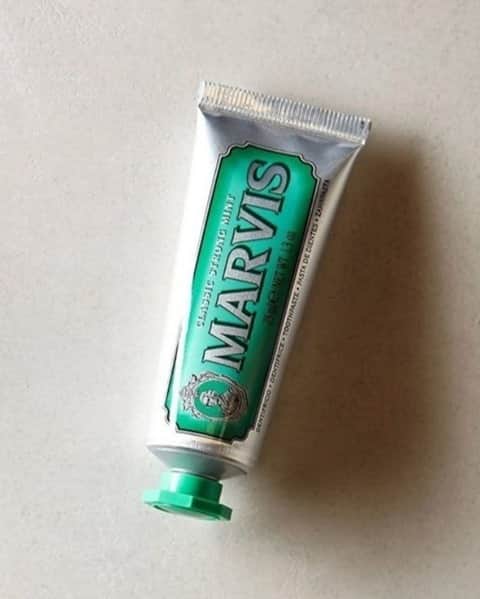 Marvis®️ Official Partnerさんのインスタグラム写真 - (Marvis®️ Official PartnerInstagram)「When in doubt, keep it classic. 👌Did you know that our Classic Strong Mint was the first Marvis flavor invented?! 💚A long-lasting favorite with long-lasting freshness!⠀⠀⠀⠀⠀⠀⠀⠀⠀ .⠀⠀⠀⠀⠀⠀⠀⠀⠀ .⠀⠀⠀⠀⠀⠀⠀⠀⠀ .⠀⠀⠀⠀⠀⠀⠀⠀⠀ 📸 @mr.gambardella」2月2日 5時57分 - marvis_usa