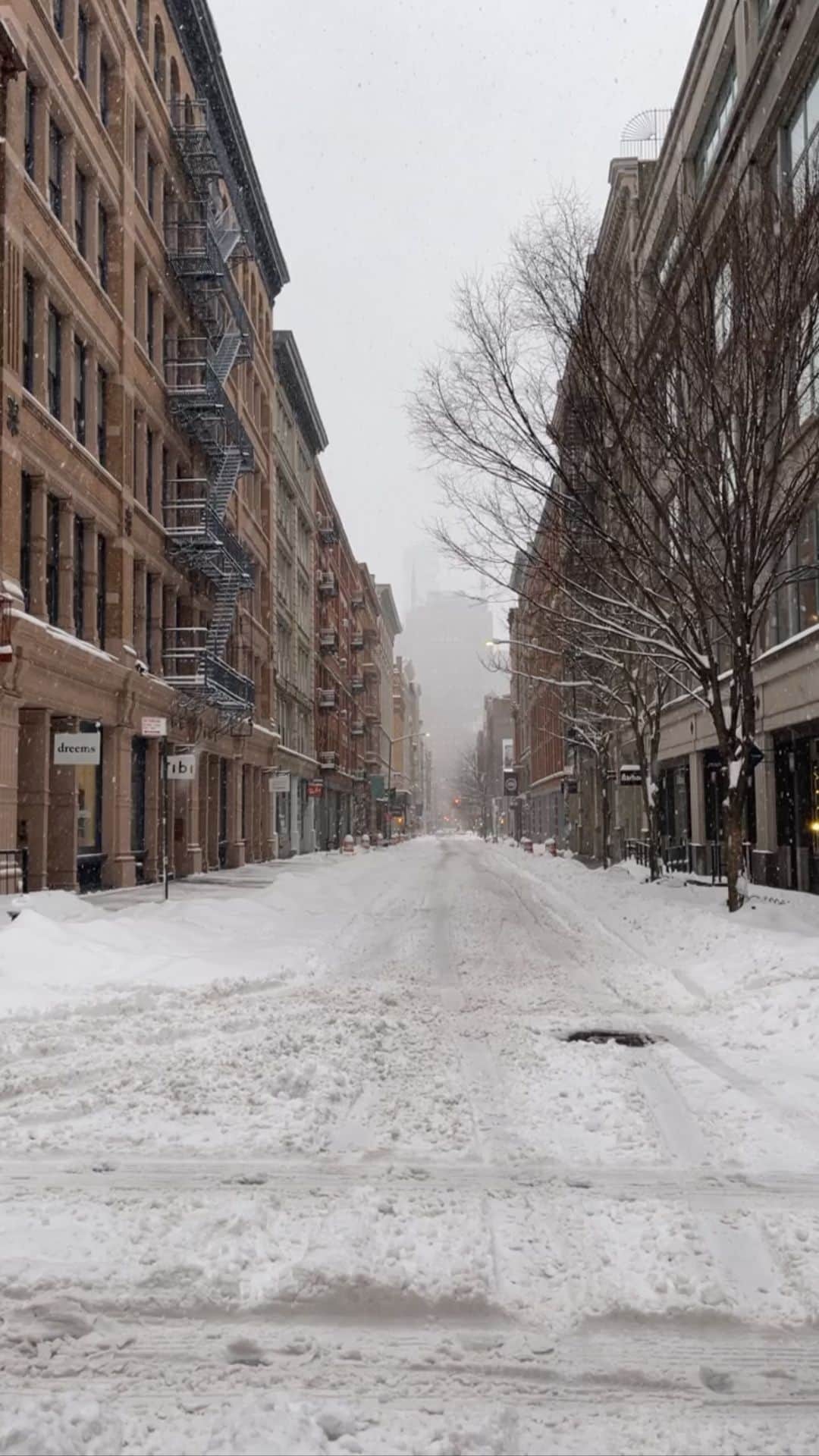 New Yorkのインスタグラム：「Snow York」
