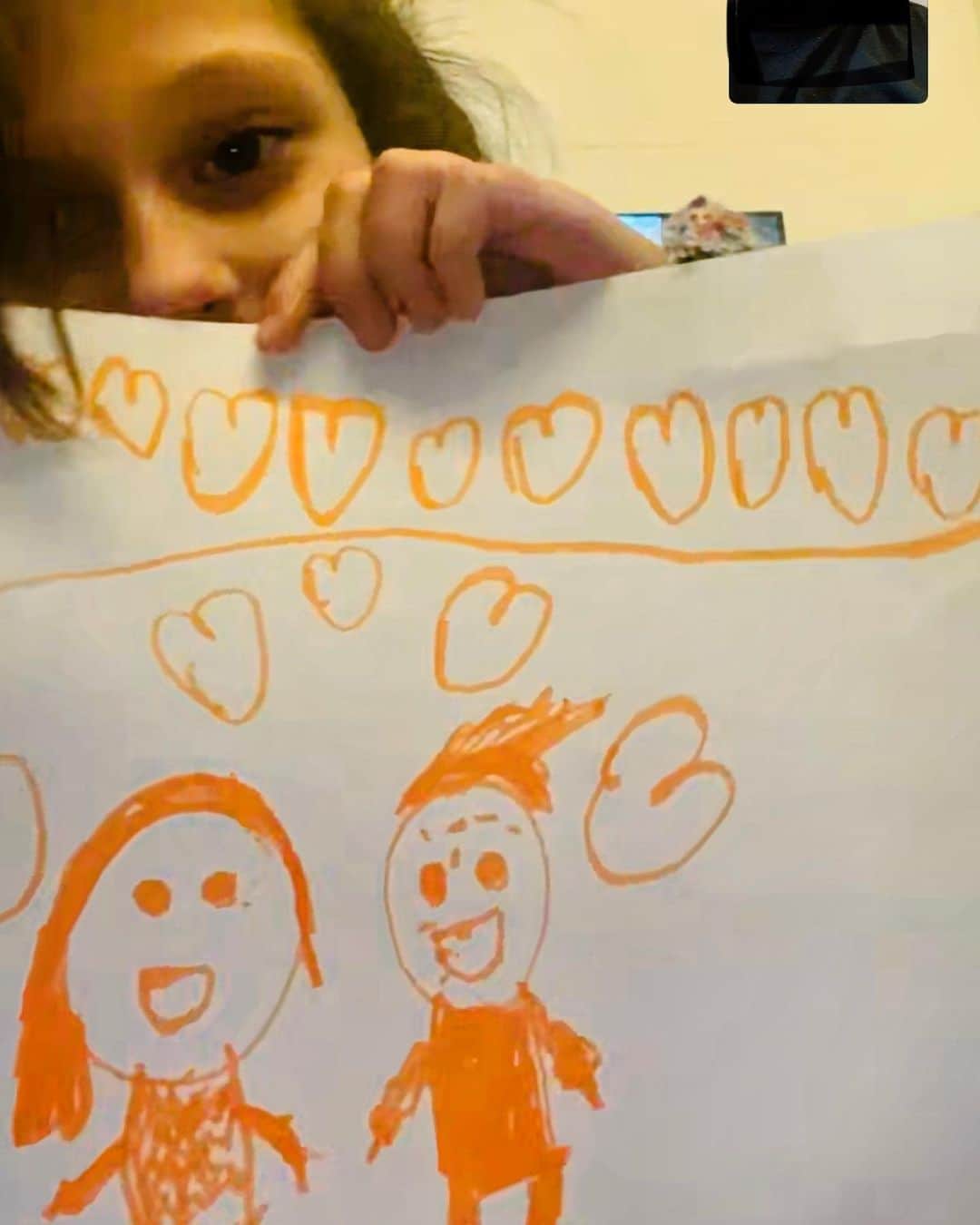 ロージー・オドネルのインスタグラム：「dakota made a calendar to mark when im coming home #missmykids #losangeles」