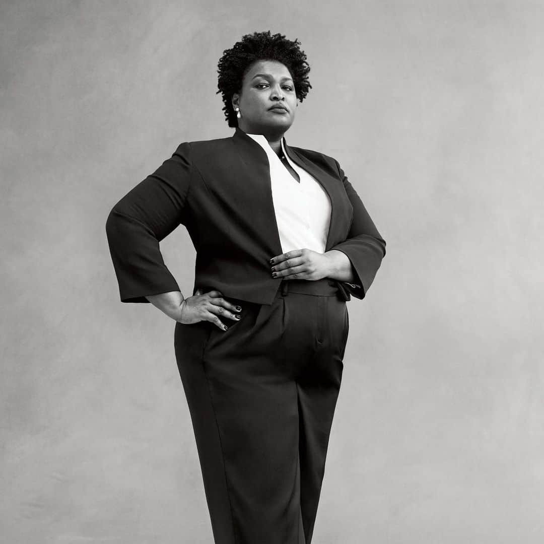 アン・ハサウェイさんのインスタグラム写真 - (アン・ハサウェイInstagram)「I would like to kick off the celebration of Black History Month 2021 by thanking Nobel Peace Prize Nominee, @staceyabrams: you are making a better history while living it. You are my hero, a remarkable embodiment of grit, brilliance, hard work, determination, and power. Cheering your rise!」2月2日 6時14分 - annehathaway