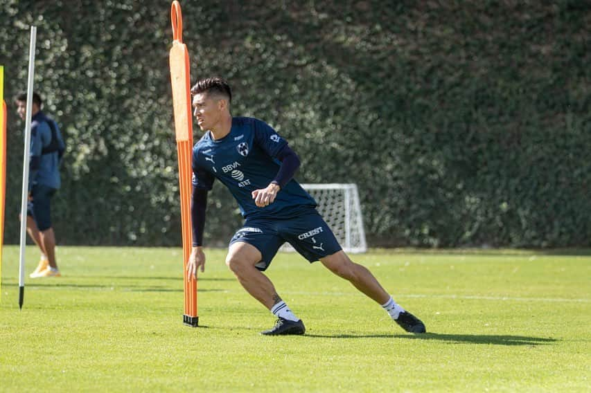 マティアス・クラネビッテルのインスタグラム：「Ya estamos ! Feliz @rayados」