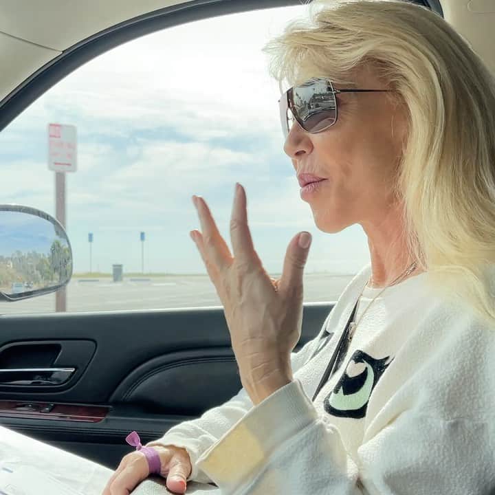 ブランドン・ジェンナーのインスタグラム：「😂😂😂 I’m hiring my mom as my social media consultant. How do you think she’s doing so far? Who agrees with her? Should I be taking myself more seriously on social media? 🤪」