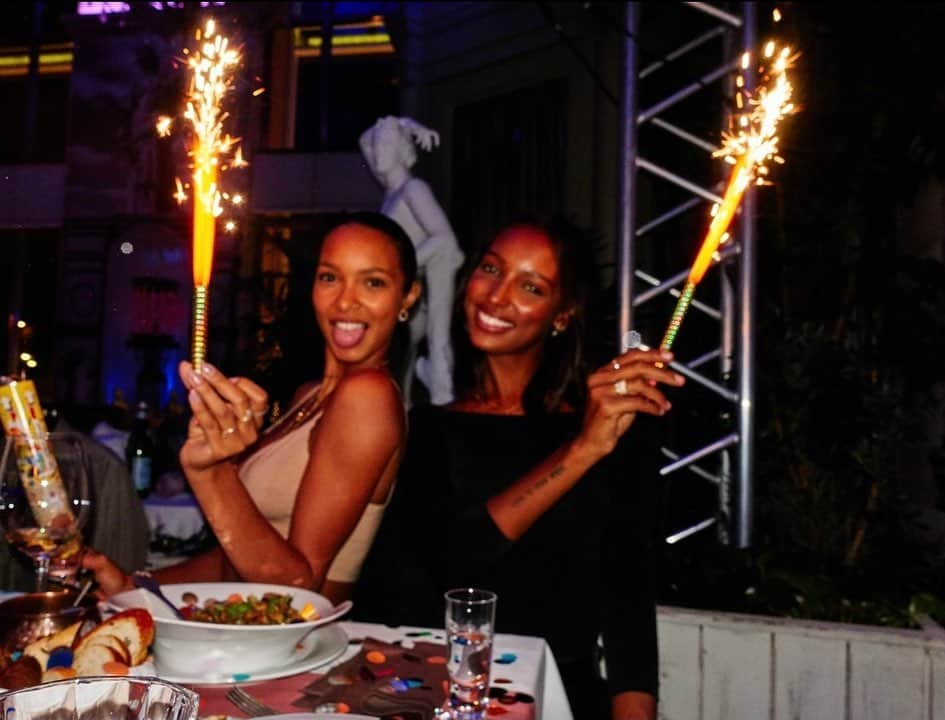 ライス・リベイロさんのインスタグラム写真 - (ライス・リベイロInstagram)「Happy birthday sis! So many special moments! Wish we could all be together right now with the crew doing what we do best, celebrating life! Love you @jastookes」2月2日 6時43分 - laisribeiro