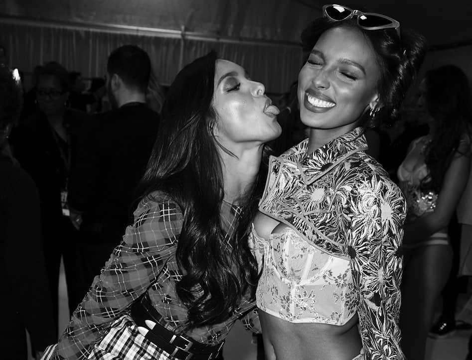 ライス・リベイロさんのインスタグラム写真 - (ライス・リベイロInstagram)「Happy birthday sis! So many special moments! Wish we could all be together right now with the crew doing what we do best, celebrating life! Love you @jastookes」2月2日 6時43分 - laisribeiro