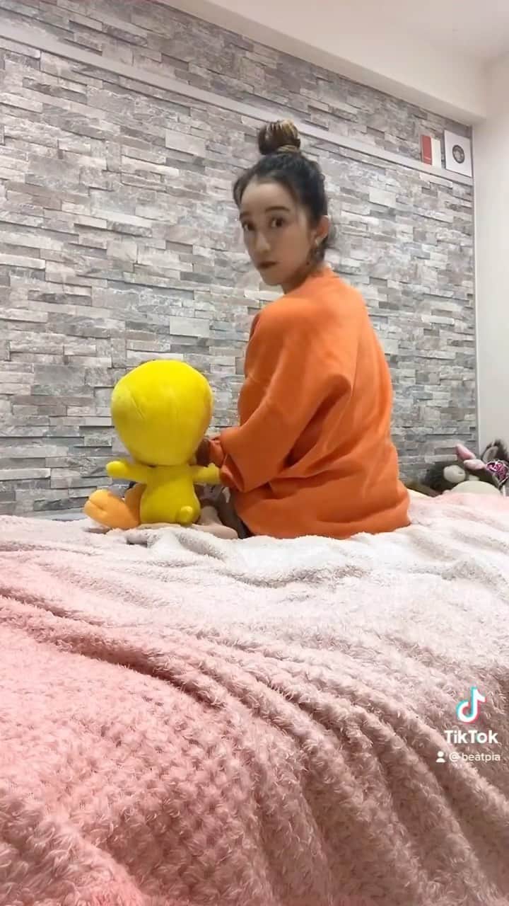 彩南(Ayana)のインスタグラム：「あー編集ってむずー . . . なんでー😡こうなる . . うわ、まただ😭😡🥺 . . . . ここは凝りたい いやむずっ . . うぉーーーーーーーーーーーー . . ...あれ . . なんか楽しい.!..笑 . となったハツサクヒン。🎥笑 懐カシイ☺️ #beatbox #humanbeatbox #beatboxer  #music #sk8fashion #dancer #workout  #sexy #beatpia #fitnessgirl #skateboard #sk8 #fitness #hiphop #sk8girl #femalebeatbox #streetfashion  #femalebeatboxer #コーデ#グラビア#ビートボックス #女性ビートボクサー#ダンサー」