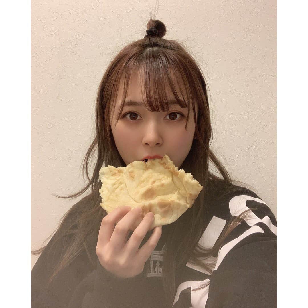 我妻美月のインスタグラム：「テスト期間中、インドカレーUberしまくってたんですけど、 インスタのために撮っておいたのに、ナンのガタガタ感、、、、(´・ω・)笑 ． ． ． #カレー#ナン #daily#オスカープロモーション#女子大生 #likeforlikes #instafood #japanesegirl」