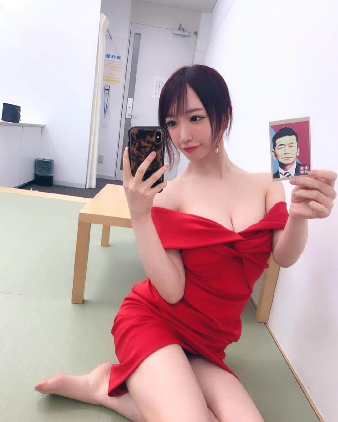 清水あいりさんのインスタグラム写真 - (清水あいりInstagram)「CSテレ朝「#上田ちゃんネル 」 2021年一発目の収録でした📺 笑い過ぎて ヘロヘロ…🙈💓 なんで毎回こんなに全力楽しいんだろう…。笑  そして上田さんから まさかの お年玉頂いちゃいました。 わぁぁ、嬉しい… ありがとうございます… 子供に戻った気分です。笑  一生開けずに神棚に飾っておこ…👏🏻💓 #4つ目の動画お腹鳴ってる」2月1日 21時52分 - shimizuairi