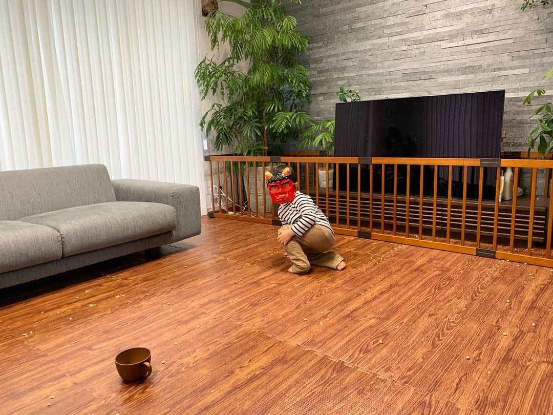 橋本奈実のインスタグラム：「あしたは節分の日👹 YouTubeにVlogアップしたので、ぜひ見てください♥️ あぁー次男君、可哀想だけど…可愛くて、笑った😂❤️ 悪い親です。。笑」