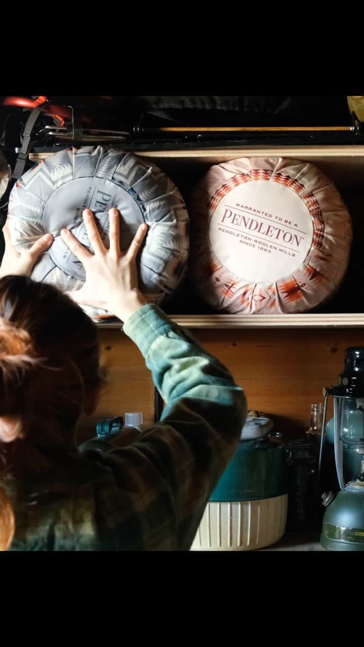 のインスタグラム：「PENDLETON × YURIE  言葉だと説明がむずかしいので 使用シーンのイメージ動画をつくりました☺︎  色々な使い方をしてみてね  @pendleton_jp  🚐🥕⛺️👒🗺」