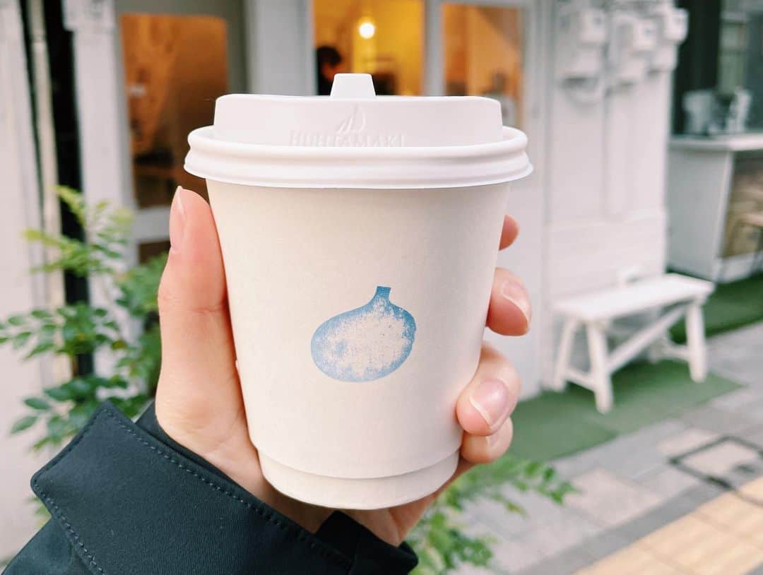 七野李冴さんのインスタグラム写真 - (七野李冴Instagram)「My travel memories / Coffee time in Kofu @terasakicoffee ☕️  旅先でステキなコーヒー屋さんを見つけるのが好き。こちらの寺崎コーヒーさんは甲府駅からほど近い場所にあり、小さな入り口からは想像できないステキな店内が2階に広がっていた！ コーヒーも一杯ずつドリップしてくれて、朝早くからやってるのも嬉しい。 寒い朝に香り高いコーヒーを飲めて、この日一日がいい始まりをした。  甲府のお店のインテリアがどれもステキだったなぁ。  #coffeetime #morningcoffee #terasakicoffee #kofu #yamanashiprefecture #yamanashi #yamanashicafe #cafestagram #coffeelover #risastripinyamanashi」2月1日 21時56分 - risaaxoxo