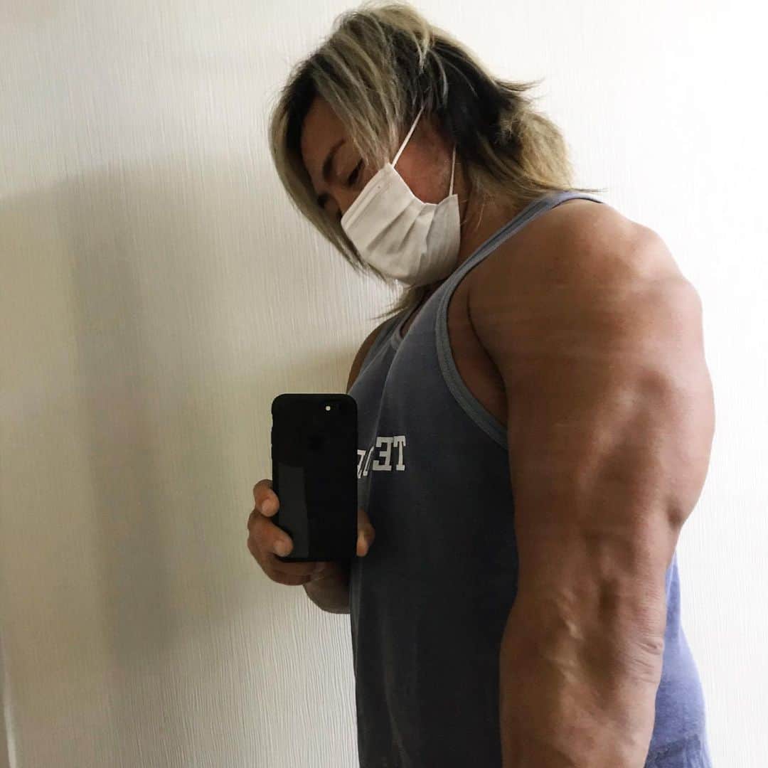 棚橋弘至さんのインスタグラム写真 - (棚橋弘至Instagram)「トレ再開。 #三頭筋 #triceps」2月1日 21時57分 - hiroshi_tanahashi