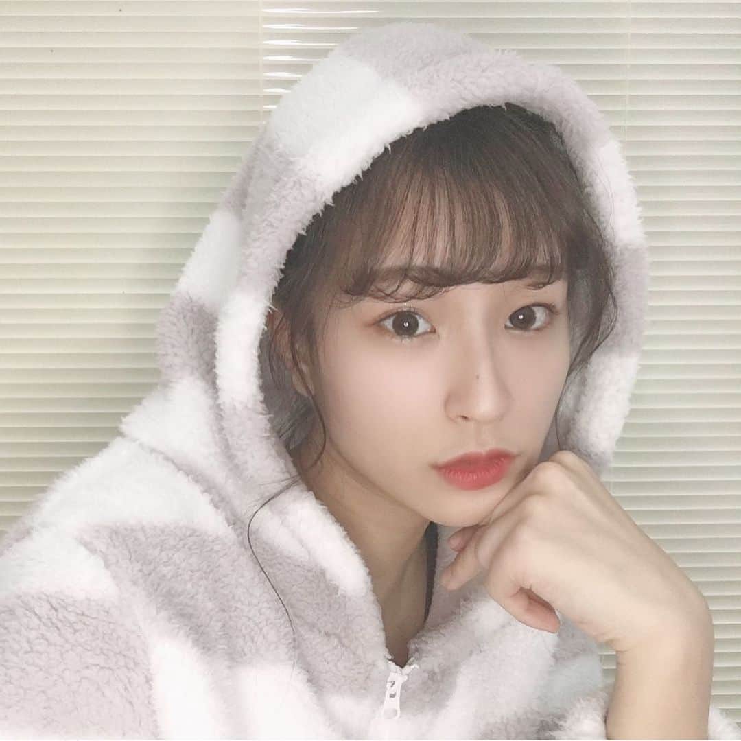 佐藤華純のインスタグラム：「. . 【#白鳩】 . クライアント賞として、白鳩様からブルーミングフローラのルームウェアをいただきました🕊♡ . フワフワモチモチですごく着心地がいいルームウェアですっ！いつも使わせていただいてます✨ . メンズもあるので、カップルでお揃いコーデも出来ちゃいますよ〜！ . ▼チェックしてみてね▼ https://is.gd/j6xc1G . #SHIROHATO #白鳩 #ブルーミングフローラ  #ルームウェア #ルームウェア女子  @shirohato_jp @bloomingflora_official」