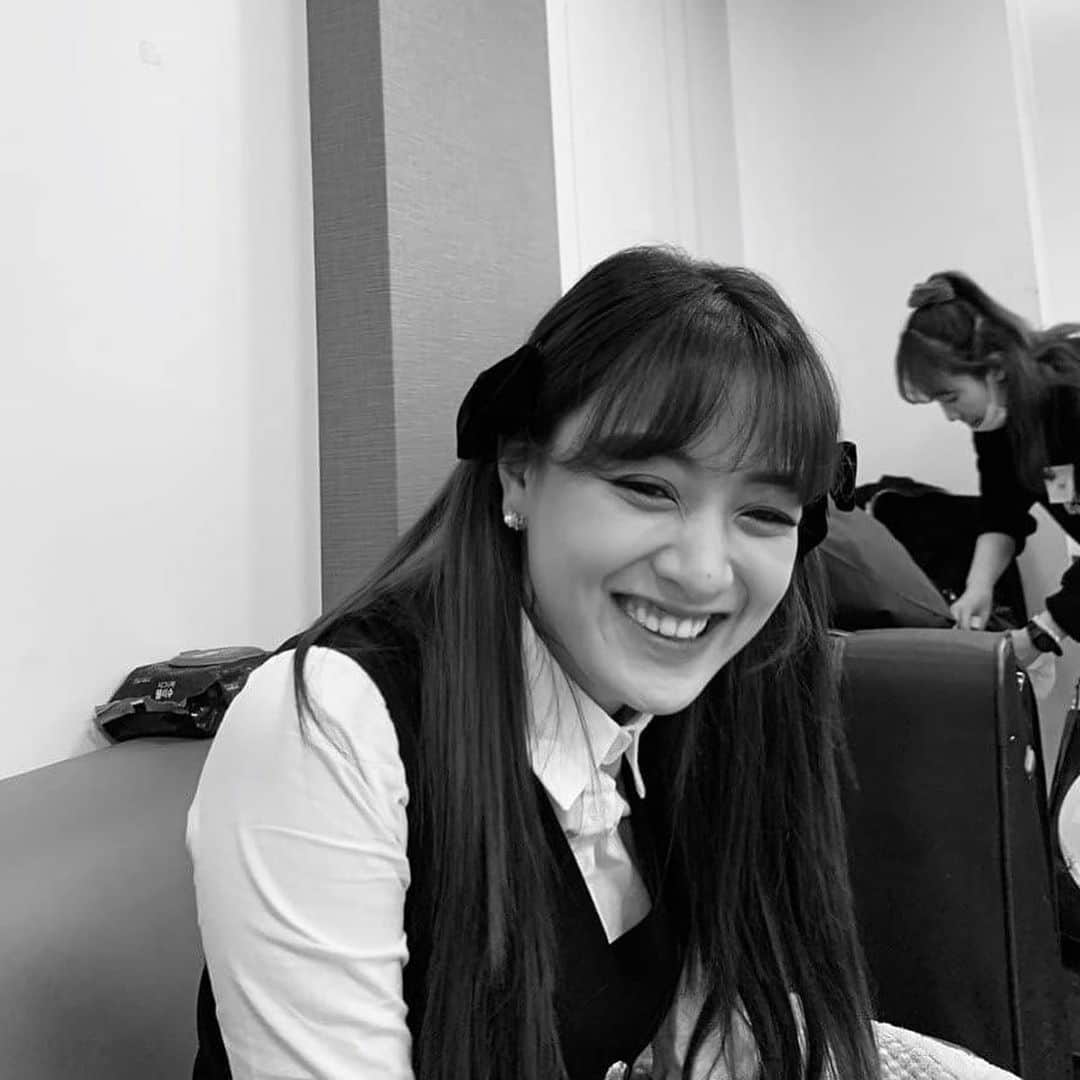 ジヒョさんのインスタグラム写真 - (ジヒョInstagram)「♡ jihyo day should be a national holiday i think🤔 i only want to see people talk about JIHYO today⠀ — #HappyJihyoDay」2月1日 22時01分 - jypjihyo