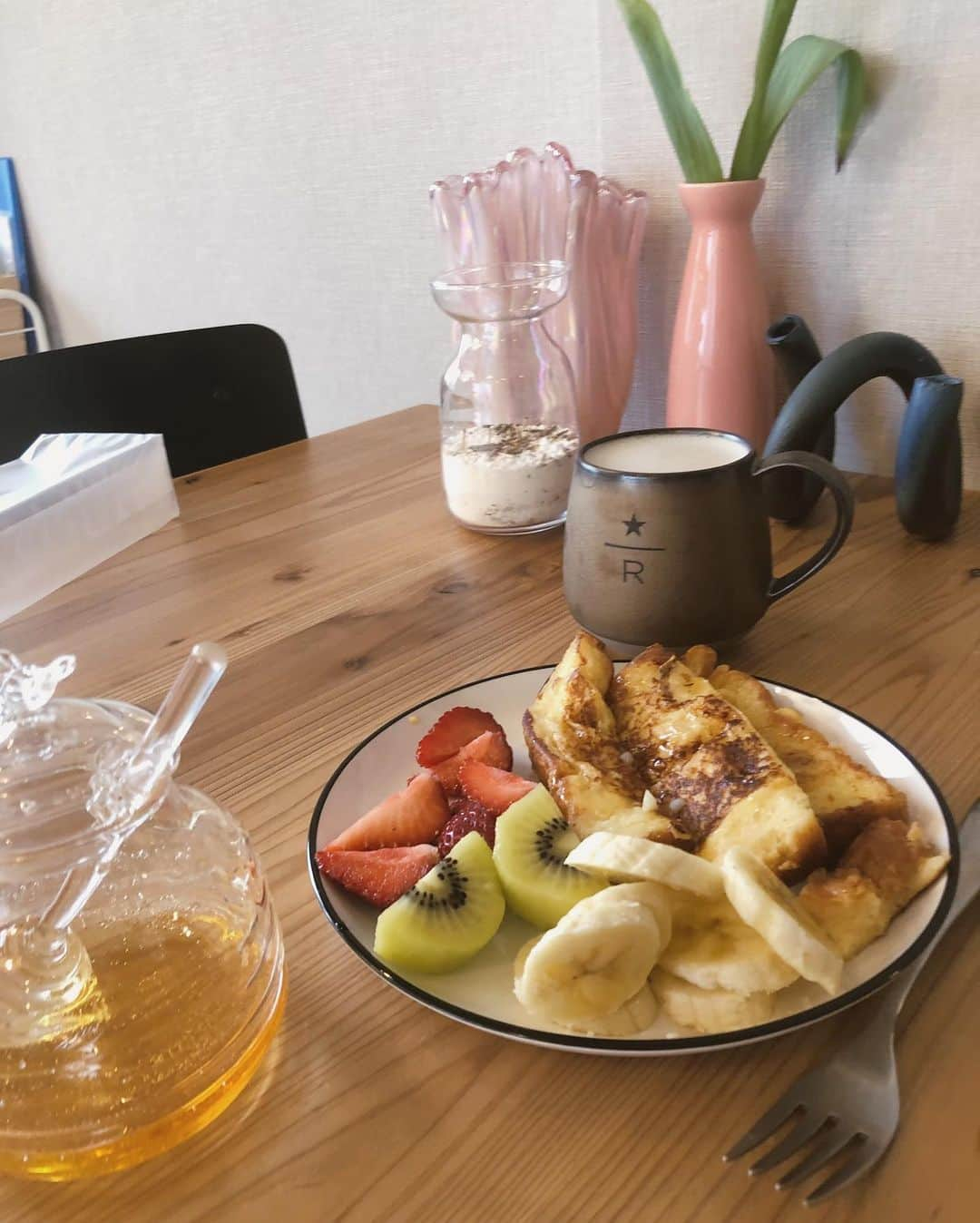 Julia Castroさんのインスタグラム写真 - (Julia CastroInstagram)「最近のご飯やおやつ🥯🍓🍌 . #steak #breakfast #dinner #lunch #steakdinner #food #koreanfood #beer #frenchtoast #morning  #delicious #yummy #photography #evening  #goodmorning #afternoon  #朝ご飯 #昼ご飯 #夜ご飯 #ランチ #美味しいもの #ステーキ #お家時間 #同棲 #カップル #ご飯 #フレンチトースト #朝 #julistagram」2月1日 22時03分 - julia.c.0209