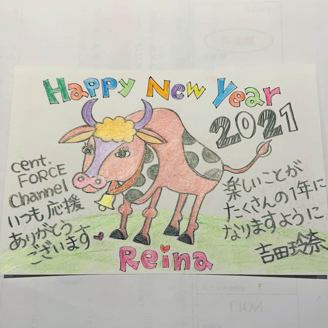 吉田玲奈さんのインスタグラム写真 - (吉田玲奈Instagram)「✪✏️🐂 事務所の会員サイトの年賀状プレゼント企画で、2021年の年賀状を去年描きました。このイラストはどこかの牛のイラスト画を真似して描きました❥ 小学生以来？の色鉛筆でカラフルに仕上げて遊んでみました❥ たった一枚の年賀状、どなたに届いたのかなぁ〜？なんて不意に思い出しアップしちゃいました✨🐂 ここ数年、年賀状を出さなくなってしまい💦今更ですが、今年年賀状をくださった皆様、お返事も出せず申し訳ありませんでした。。。写真付きの年賀状は会えなくても元気な姿が見られてうれしいものです✨ 来年は…お返事出します🙏  #年賀状 #セントフォースチャンネル #セントフォース年賀状 #一枚だけの年賀状 #2021年賀状 #カラフルな牛 #塗り絵 #イラスト #お絵描き #楽しかった #真似絵 #牛の絵 #カラフル」2月1日 22時17分 - reina.yoshida.ciel.1218