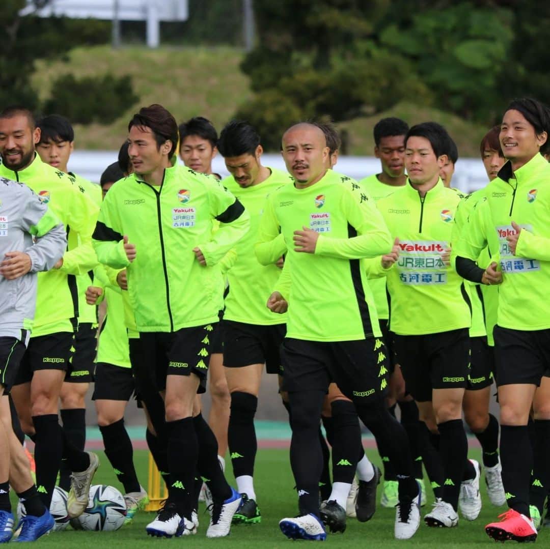 安田理大のインスタグラム：「Keep going⚽️💛」