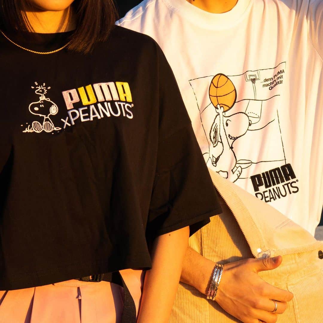 のインスタグラム：「. PUMA×PEANUTSのスペシャルコラボコレクションが登場！！今回はPUMAがこれまでで最も愛されている漫画の1つ、チャールズM.シュルツのPEANUTSと協力して、 象徴的であると同時に遊び心のあるコレクションを作成しました✨ ぜひチェックしてみてください♡  　　 　　　 　　　 　　　 　　　  #atmos#atmospink#アトモス#アトモスピンク#スニーカー#スニーカー女子#puma#peanuts#スヌーピー#snoopy#プーマ#プーマスニーカー#スニーカーファッション#スニーカーコーデ#カップルコーデ#デニムスタイル#デニムファッション#プーマ女子#カジュアルコーデ#カジュアルスタイル#ペアルック#スウェットコーデ#ストリートコーデ#スウェット#スウェットパンツ#パーカー#フーディー#ストリートファッション#ストリートスタイル」