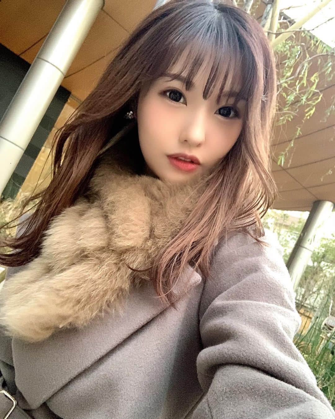 みはとさんのインスタグラム写真 - (みはとInstagram)「もう2月 *☃*  あっという間ですね。 20代でいられるのもあと少しだ🥺笑  このコート 今年のお気に入りなんですけど ファーティペット 2回も無くしたのでこれ3代目🥲  #2月 #ラスト20代 #fashion  #ファーティペット  #ファー  #マフラー  #コート #noela  #code  #ファッション  #おしゃれ  #自撮り #外で撮るの恥ずかしい  #selfie  #冬  #冬コーデ  #followｍe」2月1日 22時19分 - m2.13.0