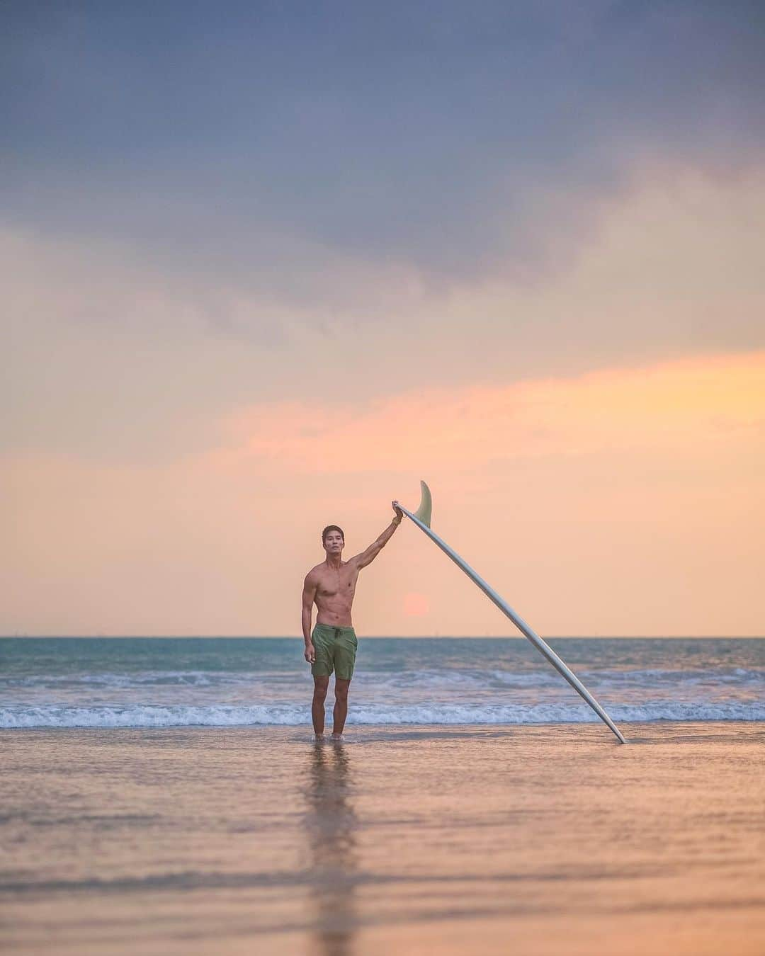 八代健のインスタグラム：「🌞 #February #Beachlife #Khaolak #Surf lens : @maxthescan」