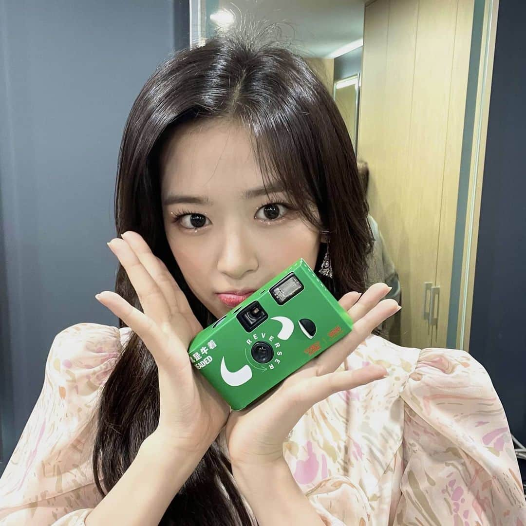 IZ*ONEさんのインスタグラム写真 - (IZ*ONEInstagram)「🐮📸💚  #유진 #ユジン #IZONE #아이즈원 #アイズワン」2月1日 22時23分 - official_izone