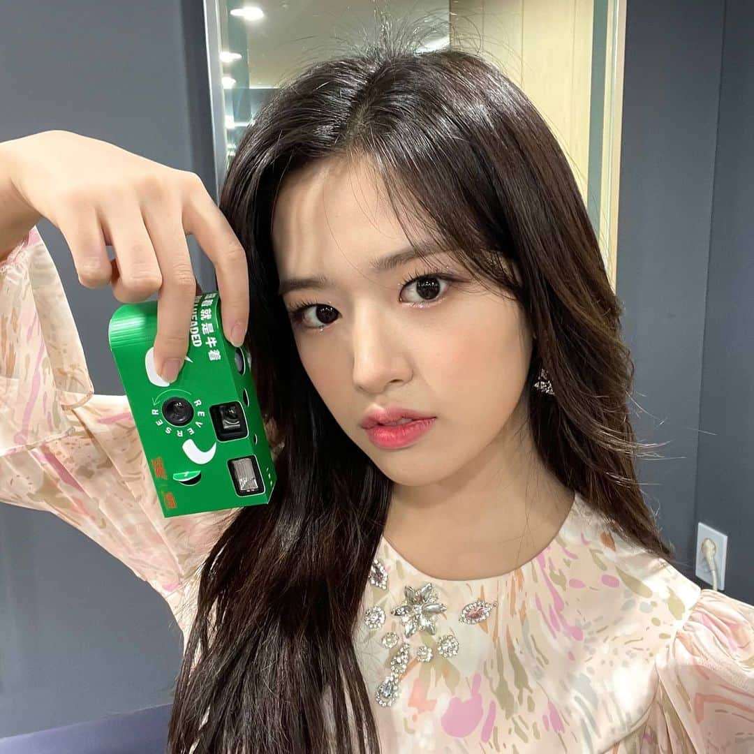 IZ*ONEさんのインスタグラム写真 - (IZ*ONEInstagram)「🐮📸💚  #유진 #ユジン #IZONE #아이즈원 #アイズワン」2月1日 22時23分 - official_izone