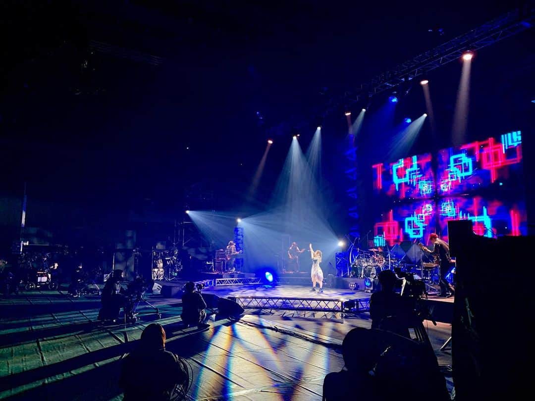鈴木このみのインスタグラム：「#animaxmusix にて、無事ステージ復帰しました！  温かくて心強い復帰のステージを用意して下さったANIMAX MUSIXの皆様、そして何より歌を待っていてくれた皆様、本当に有難うございます。  どうしようもない位緊張するかなと思っていたけど、ステージに立ったら、それよりただただ、歌える事が幸せでした。 楽曲や作品、沢山の方のサポートや想いに後押しされて、今の精一杯を歌わせて頂きました。 自分らしく、夢を叶える為の新たな第一歩。これからも続く鈴木このみの歌手人生を、一緒に走ってほしいです。 さらに精進したいと思います。よろしくお願いします！  セットリスト 1. Love is MY RAIL 2. Realize」
