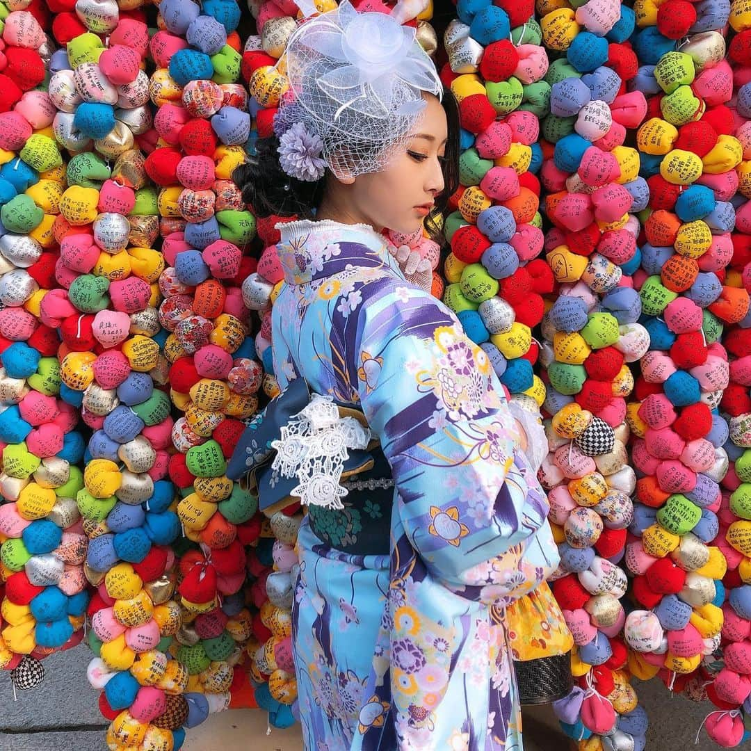 浅井マリサさんのインスタグラム写真 - (浅井マリサInstagram)「☺︎ 👘京都和装工房雅(@kimonomiyabikyoto )さんで着物レンタルしてきました！  レンタルではあんまり見ない、 レース素材を使っているお店😯  沢山髪飾りもあって、大正ロマン風に🍃  種類豊富の着物・帯・襟につけるレース・レースの帯飾り・鞄・草履・小物類が自由に選べるねん♡  着付けとヘアセットもついて、夕方までレンタルできて、 なんと1人9000円  スタッフさんも「どんな髪型にする〜？」って聞いてくれたり、京都のおすすめスポットや地図等も教えてくれて、とっても優しい方でした(*^^*)  着物で京都巡りに憧れあったから、もう大満足っ  ⚠︎なななんと⚠︎ 「この投稿を見た！」で予約すると、現場で予約画面を提示、無料レース飾りものを提供してくれるみたい！！ 皆も京都来て、着物レンタルしたい時は是非☆ 京都和装工房雅さんに行ってみてねん  📍京都府京都市東山区月見町10-2八坂ビル2F  #京都和装工房雅 #京都着物 #ヘアアレンジ #レース着物雅 #pr#京都グルメ#京都観光#京都巡り#京都映えスポット#関西映えスポット#嵐山グルメ#京都カフェ#京都ランチ#京都旅行#京都スイーツ#着物女子#着物レンタル#京都散策#京都観光スポット#jc3#週末ギャル」2月1日 22時27分 - marisa_a_egg