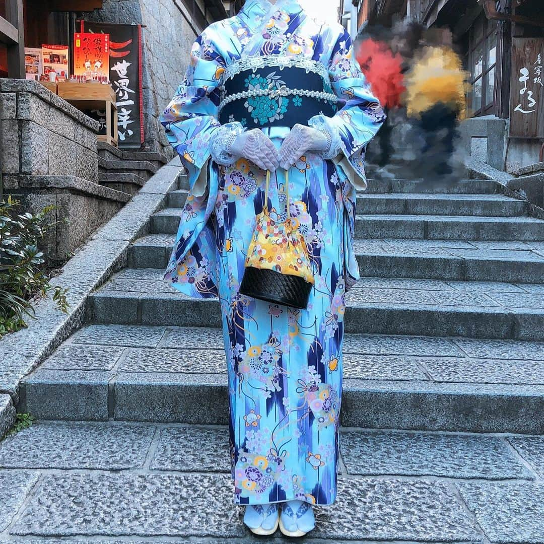 浅井マリサさんのインスタグラム写真 - (浅井マリサInstagram)「☺︎ 👘京都和装工房雅(@kimonomiyabikyoto )さんで着物レンタルしてきました！  レンタルではあんまり見ない、 レース素材を使っているお店😯  沢山髪飾りもあって、大正ロマン風に🍃  種類豊富の着物・帯・襟につけるレース・レースの帯飾り・鞄・草履・小物類が自由に選べるねん♡  着付けとヘアセットもついて、夕方までレンタルできて、 なんと1人9000円  スタッフさんも「どんな髪型にする〜？」って聞いてくれたり、京都のおすすめスポットや地図等も教えてくれて、とっても優しい方でした(*^^*)  着物で京都巡りに憧れあったから、もう大満足っ  ⚠︎なななんと⚠︎ 「この投稿を見た！」で予約すると、現場で予約画面を提示、無料レース飾りものを提供してくれるみたい！！ 皆も京都来て、着物レンタルしたい時は是非☆ 京都和装工房雅さんに行ってみてねん  📍京都府京都市東山区月見町10-2八坂ビル2F  #京都和装工房雅 #京都着物 #ヘアアレンジ #レース着物雅 #pr#京都グルメ#京都観光#京都巡り#京都映えスポット#関西映えスポット#嵐山グルメ#京都カフェ#京都ランチ#京都旅行#京都スイーツ#着物女子#着物レンタル#京都散策#京都観光スポット#jc3#週末ギャル」2月1日 22時27分 - marisa_a_egg