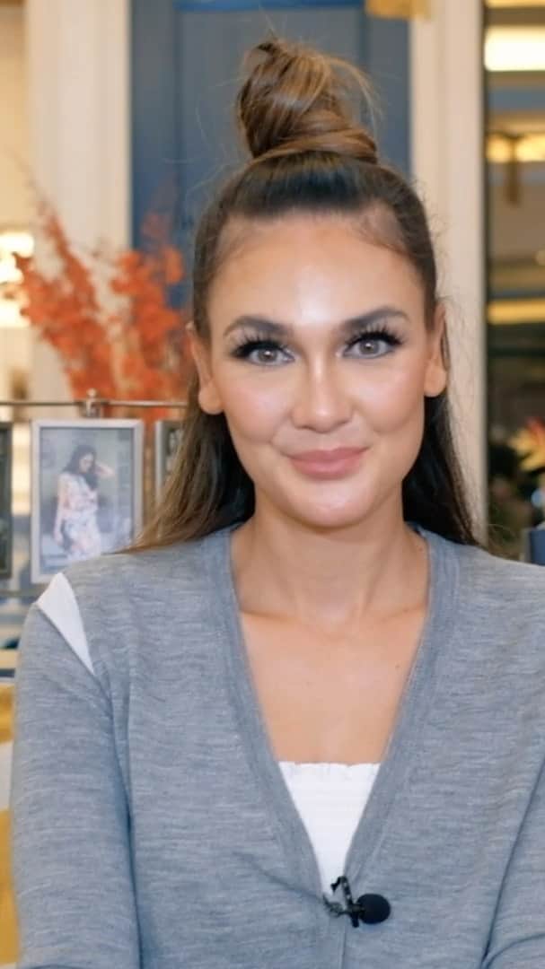ルナ・マヤのインスタグラム：「Info Penting !!!   Mau sedikit “sharing” buat teman-teman, aku berkesempatan belajar sama  @indonesiastockexchange beberapa waktu lalu. . . Jadi pengetahuan tentang investasi saham itu emang perlu banget, apalagi kalau kamu baru pertama  kali ingin investasi. Karena itu wajib hukumnya buat temen-temen yang baru mulai investasi,  belajarnya dari sumber yang kredibel dan terpercaya. seperti Sekolah Pasar Modal nya @indonesiastockexchange .   . . Sekarang banyak para influencer yang bicara tentang investasi saham di media sosial dan turut berperan dalam memperkenalkan komponen investasi kepada publik. Tapi, perlu diketahui kalau ada tanggung jawab dari apa yang kita sampaikan, kita perlu mengedukasi para followers untuk tahu sebelum membeli saham. So, semoga informasi ini bermanfaat untuk kalian ya. . . Saatnya menjadi tuan rumah di negara sendiri dengan menjadi investor di Pasar Modal Indonesia. #MauMulaiKapan #YukNabungSaham #InvestasiAman #investasijangkapanjang」