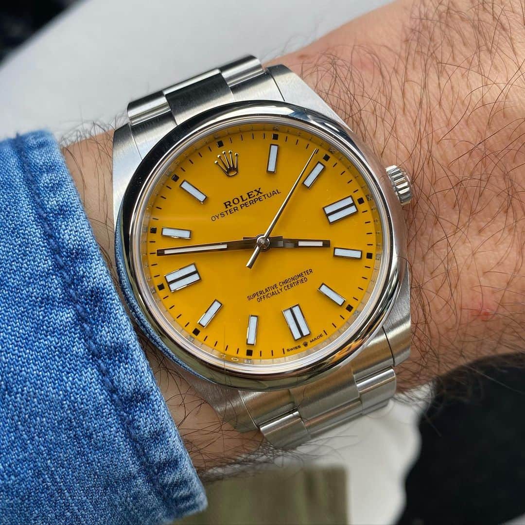 WATCHMANIAのインスタグラム：「Compulsory wristshot with the perfect daily 🍋 Have a great week ahead 🙌  #rolex #rolexoysterperpetual #oysterperpetual #oysterperpetual41 #oysterperpetualyellow #124300 #124300yellow #watchmania」