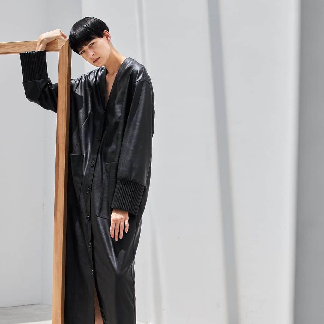 資生堂 のインスタグラム：「. AKIRANAKA RESORT2021 collection @akiranaka.official   Hair&Makeup: #ainieda (贄田 愛)  #akiranaka  #アキラナカ  #shiseidohma  #tokyo  #東京  #japan  #backstage #fashion  #beauty  #fashionphotography #hair #makeup  #ファッション #ビューティー #ヘアメイク」