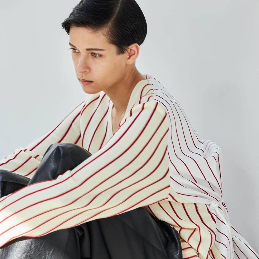 資生堂 のインスタグラム：「. AKIRANAKA RESORT2021 collection @akiranaka.official   Hair&Makeup: #ainieda (贄田 愛)  #akiranaka  #アキラナカ  #shiseidohma  #tokyo  #東京  #japan  #backstage #fashion  #beauty  #fashionphotography #hair #makeup  #ファッション #ビューティー #ヘアメイク」