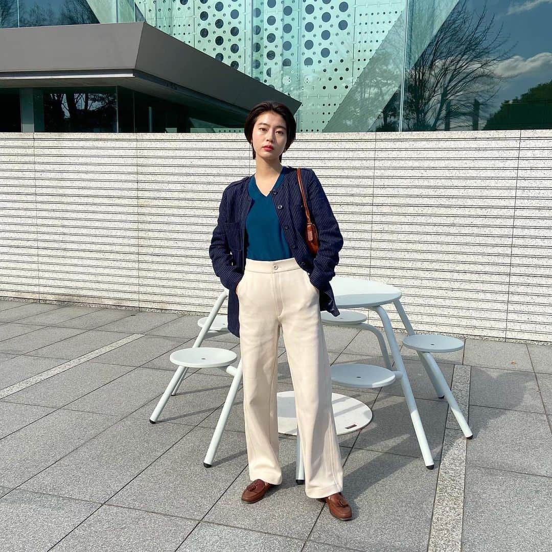 高橋春織さんのインスタグラム写真 - (高橋春織Instagram)「.﻿ ﻿ ﻿ tops,pants  @uniqlo  jacket @apc_paris  bag,shoes  vintage﻿ ﻿  UNIQLO Uのパンツ形綺麗で とてもお気に入り🐟  #ハオリテキスタイル」2月1日 22時40分 - haoringo_official