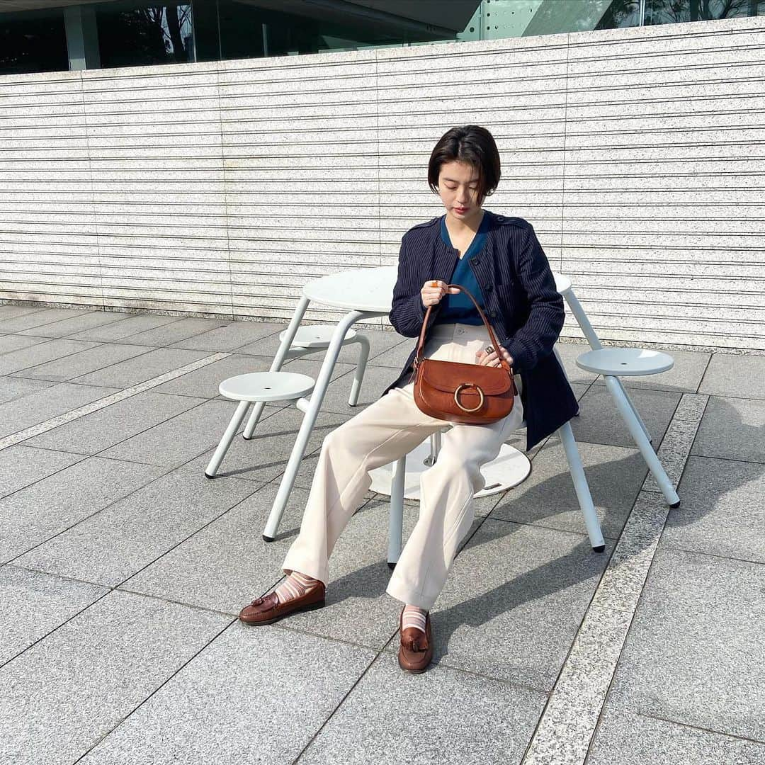 高橋春織さんのインスタグラム写真 - (高橋春織Instagram)「.﻿ ﻿ ﻿ tops,pants  @uniqlo  jacket @apc_paris  bag,shoes  vintage﻿ ﻿  UNIQLO Uのパンツ形綺麗で とてもお気に入り🐟  #ハオリテキスタイル」2月1日 22時40分 - haoringo_official