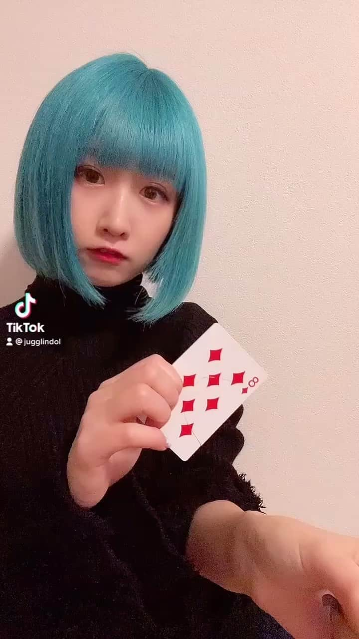 MAYUのインスタグラム：「. Tutorial magic 😱😱😱 #magic  #trick  #bts  #army」