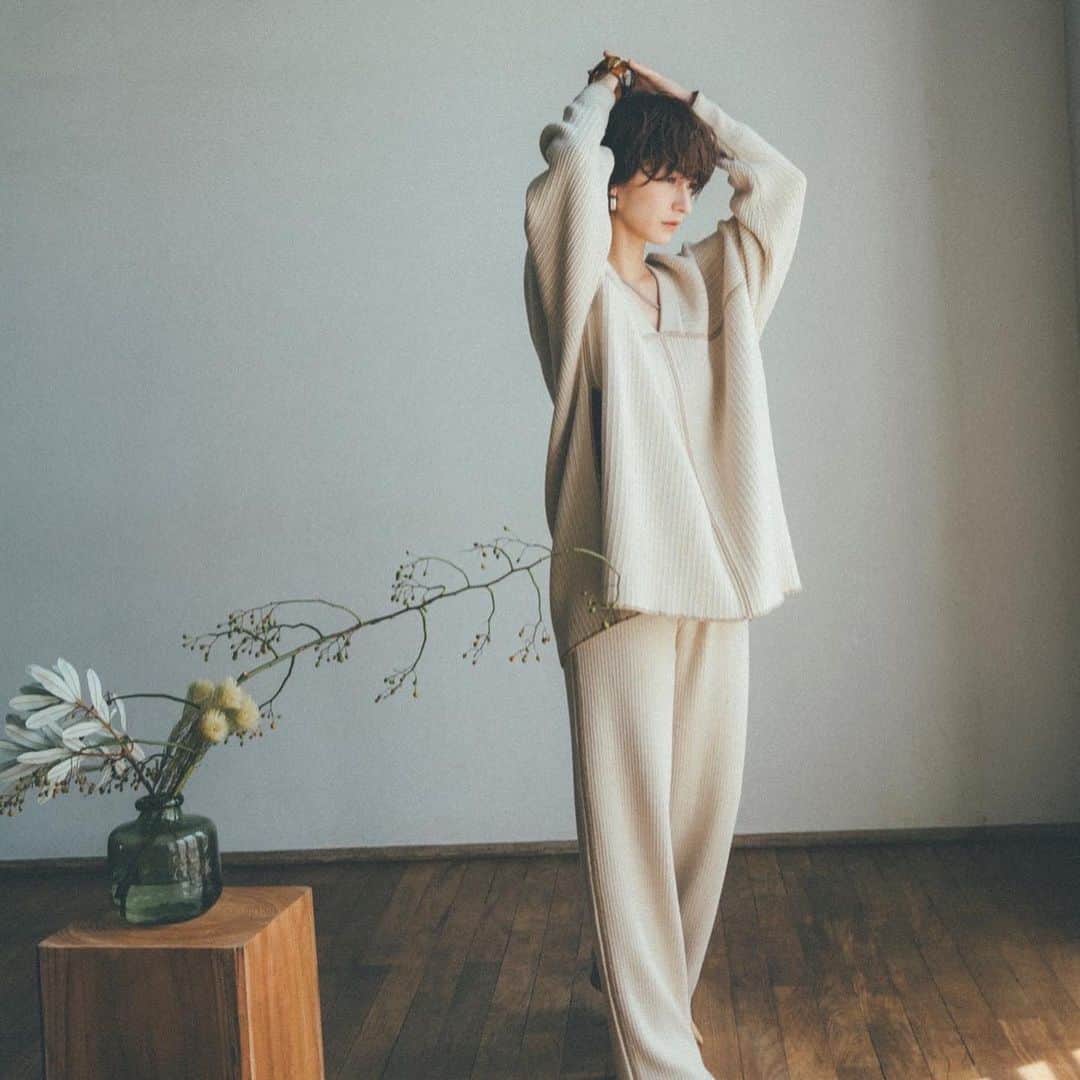 Lui's Lui's official instagramさんのインスタグラム写真 - (Lui's Lui's official instagramInstagram)「DOUBLE FACE LINE KNIT / PANTS ﻿ ▼in store now﻿ CLANE 【@clane_official】﻿ 2021  Spring & Summer Collection﻿ ﻿ ﻿ ▼store﻿ Lui’s/ex/store TOKYO店﻿ @luis_ex_store_tokyo﻿ Lui’s/ex/store 難波店 ﻿ @luis_ex_store_namba﻿ Lui’s/ex/store 湘南店﻿ @luis_ex_store_shonan﻿ Lui’s/ex/store 名古屋店﻿ @luis_ex_store_nagoya﻿ ﻿ ﻿ ﻿  #luisfemme﻿ #21SS #clane﻿ #クラネ﻿ #ニット #ニットアップ ﻿ ﻿」2月1日 22時50分 - luis_official___
