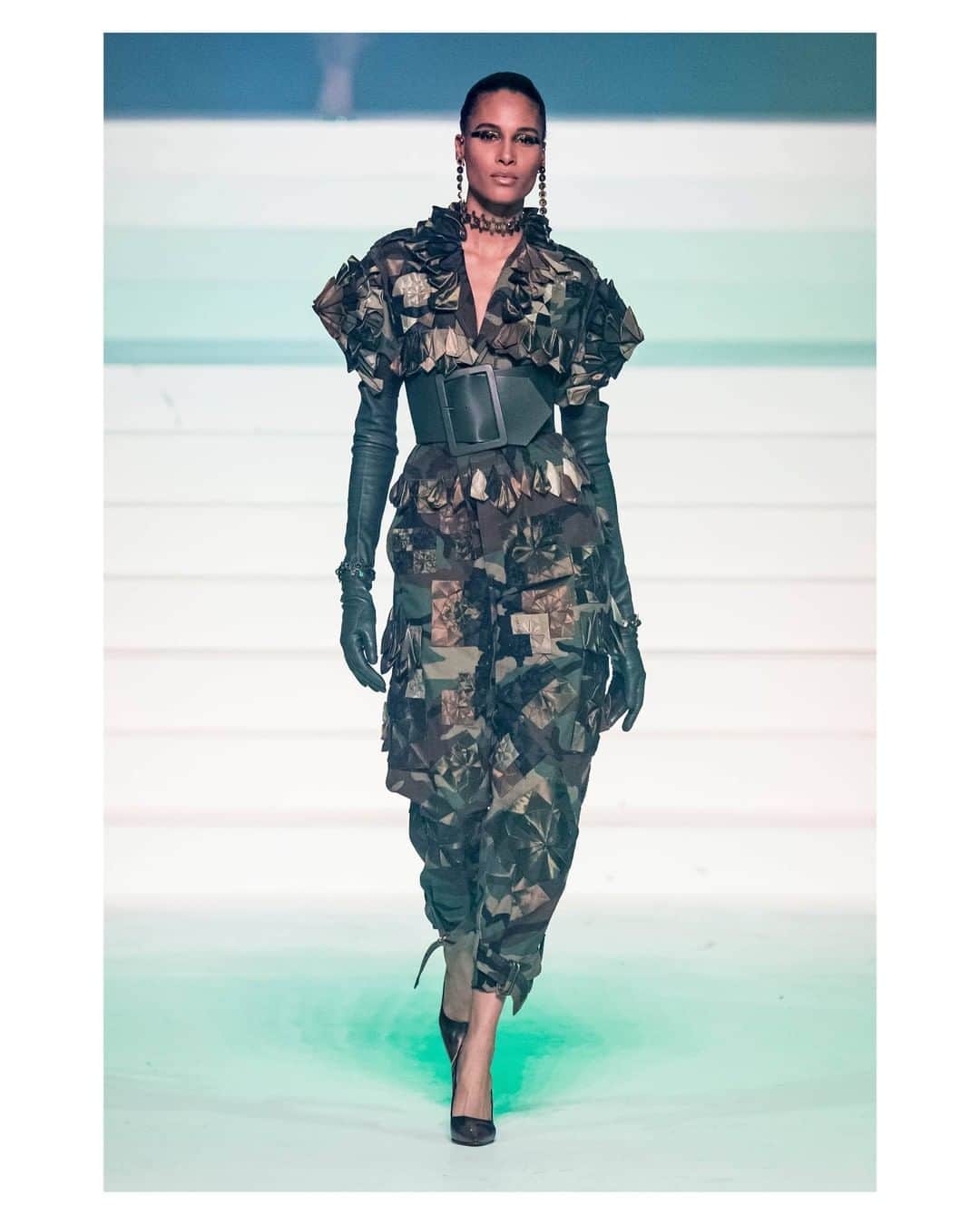 ジャンポール・ゴルチエさんのインスタグラム写真 - (ジャンポール・ゴルチエInstagram)「@lexy_and_lainey runway from Tennessee. #GaultierParis #SS20   Show us your own runway from home using the hashtag #AtHomeWithGaultier. #VogueCouchCouture」2月1日 23時00分 - jeanpaulgaultier